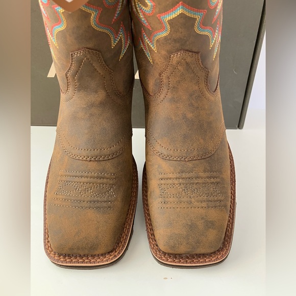 Ariat Women’s Western Boots, “Delilah”, Size 10B Medium, Toasted Brown, NWT - Picture 3 of 6